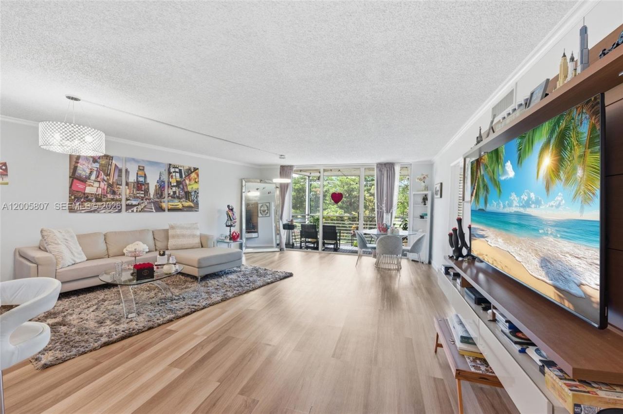 625 Oaks Dr , Unit 304, Pompano Beach, FL 33069 Photo