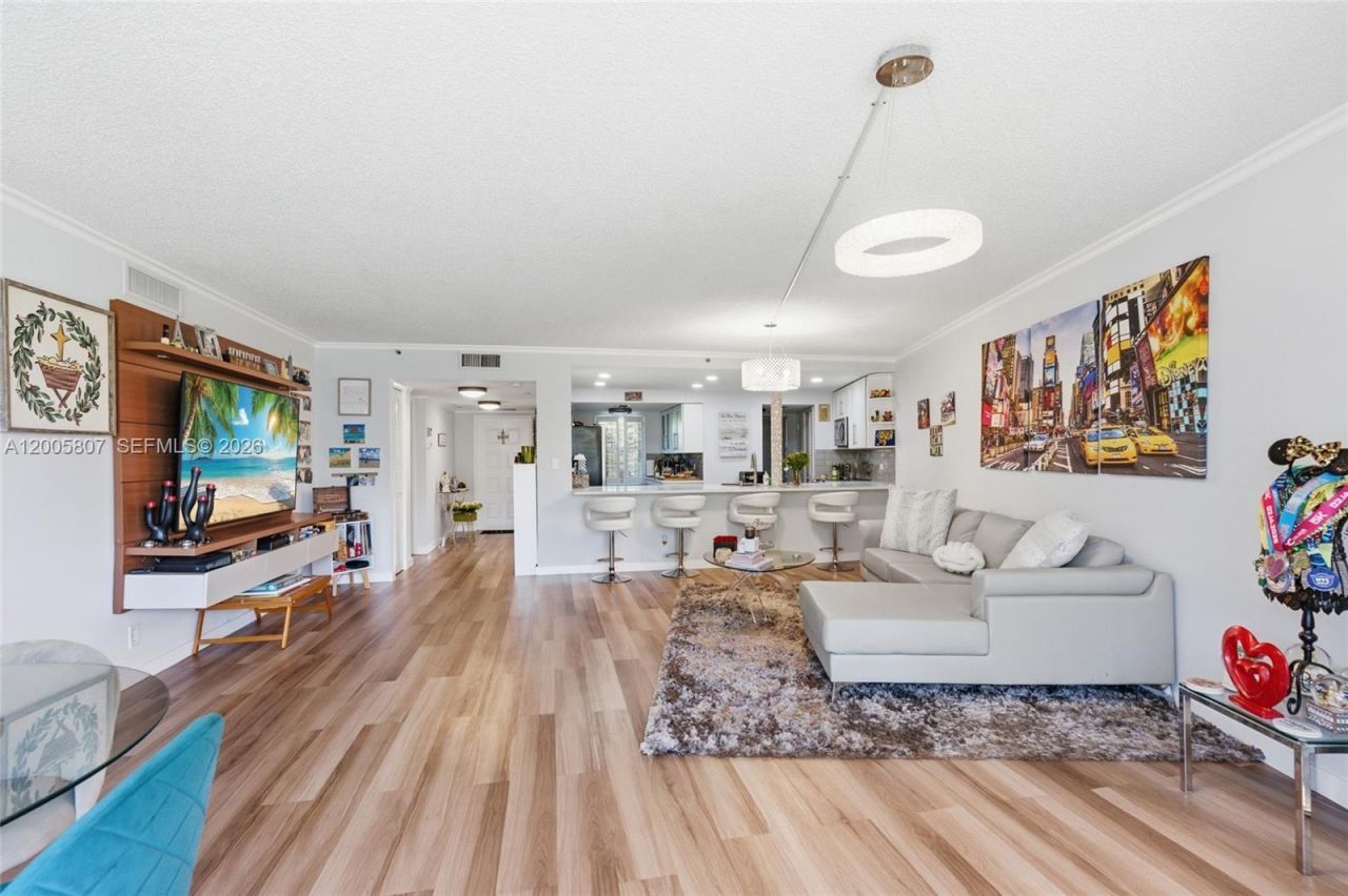 625 Oaks Dr , Unit 304, Pompano Beach, FL 33069 Photo