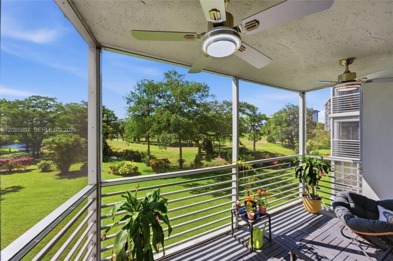 625 Oaks Dr , Unit 304, Pompano Beach, FL 33069 Photo