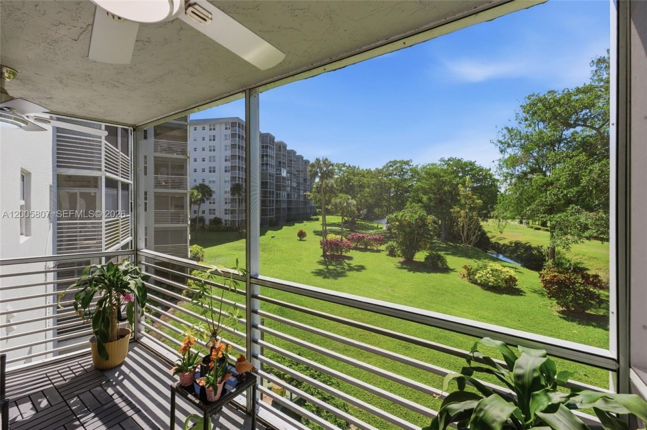 625 Oaks Dr , Unit 304, Pompano Beach, FL 33069 Photo