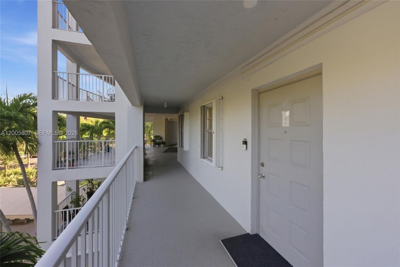 625 Oaks Dr , Unit 304, Pompano Beach, FL 33069 Photo