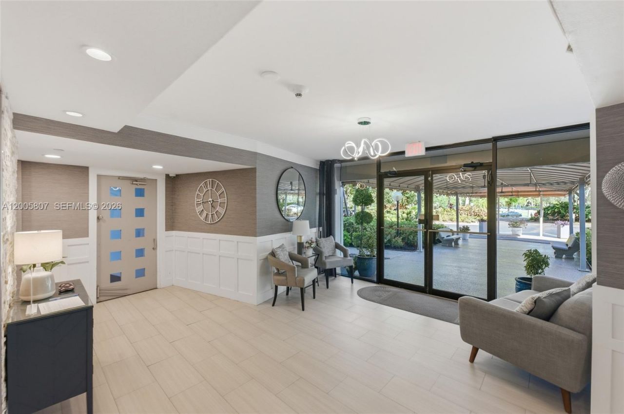 625 Oaks Dr , Unit 304, Pompano Beach, FL 33069 Photo