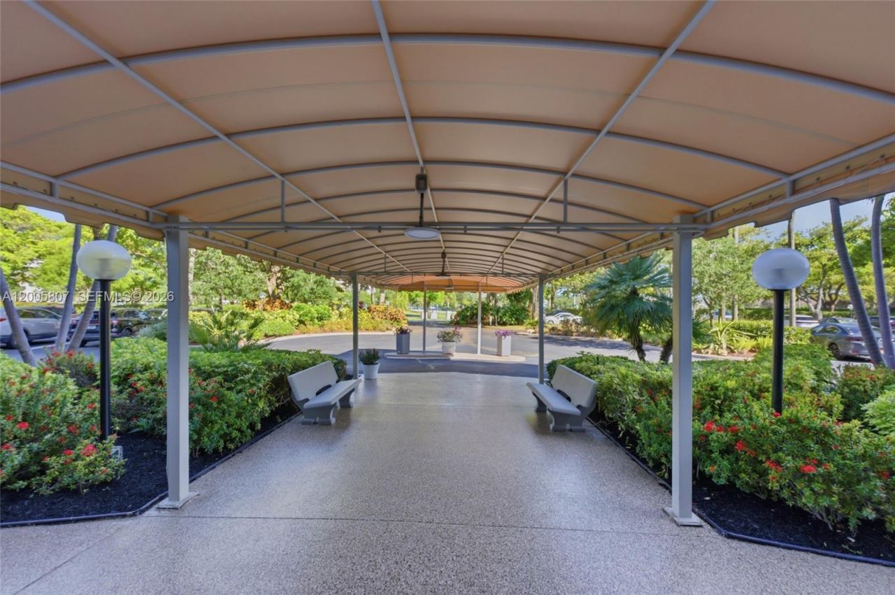 625 Oaks Dr , Unit 304, Pompano Beach, FL 33069 Photo