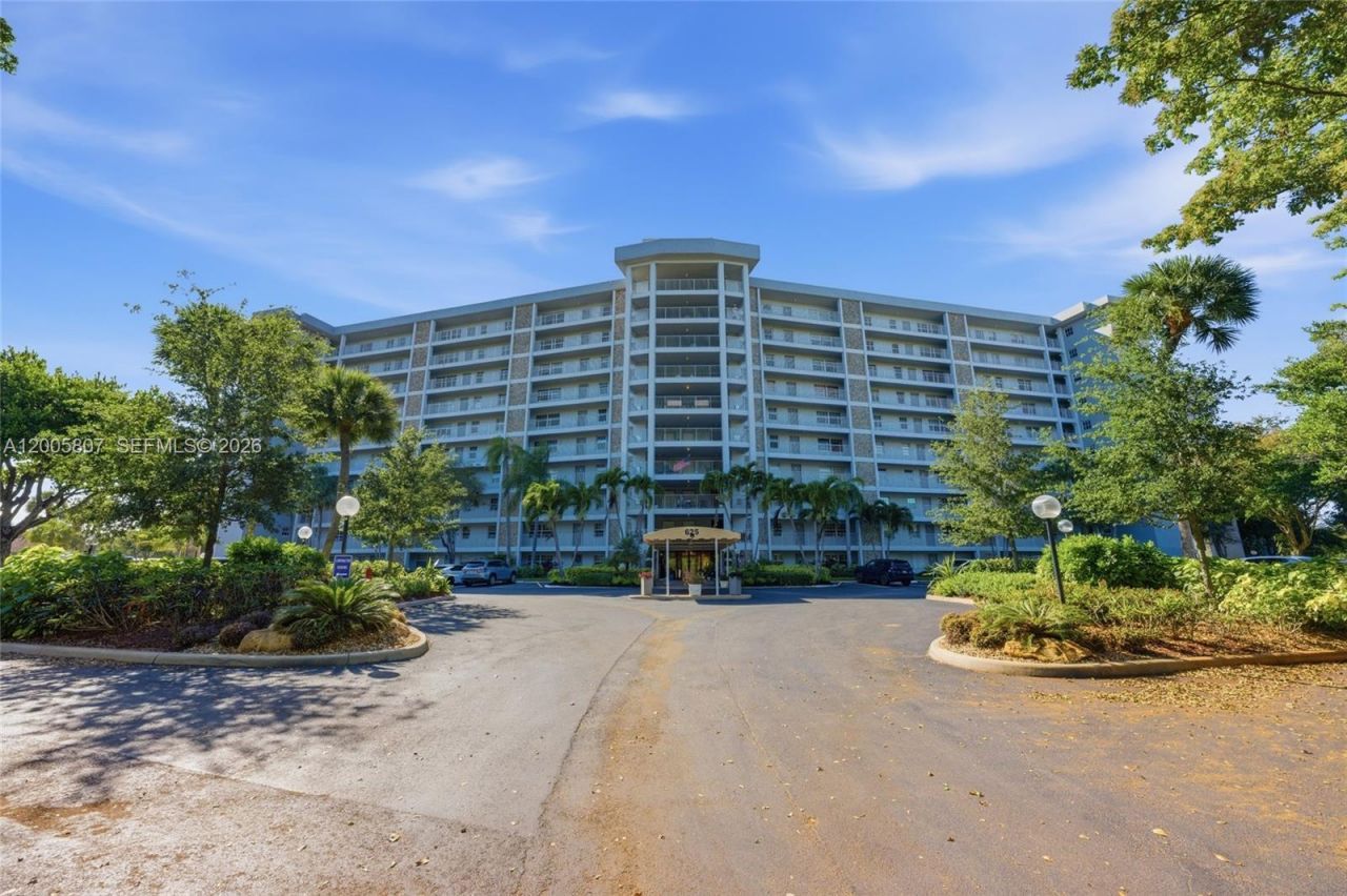 625 Oaks Dr , Unit 304, Pompano Beach, FL 33069 Photo