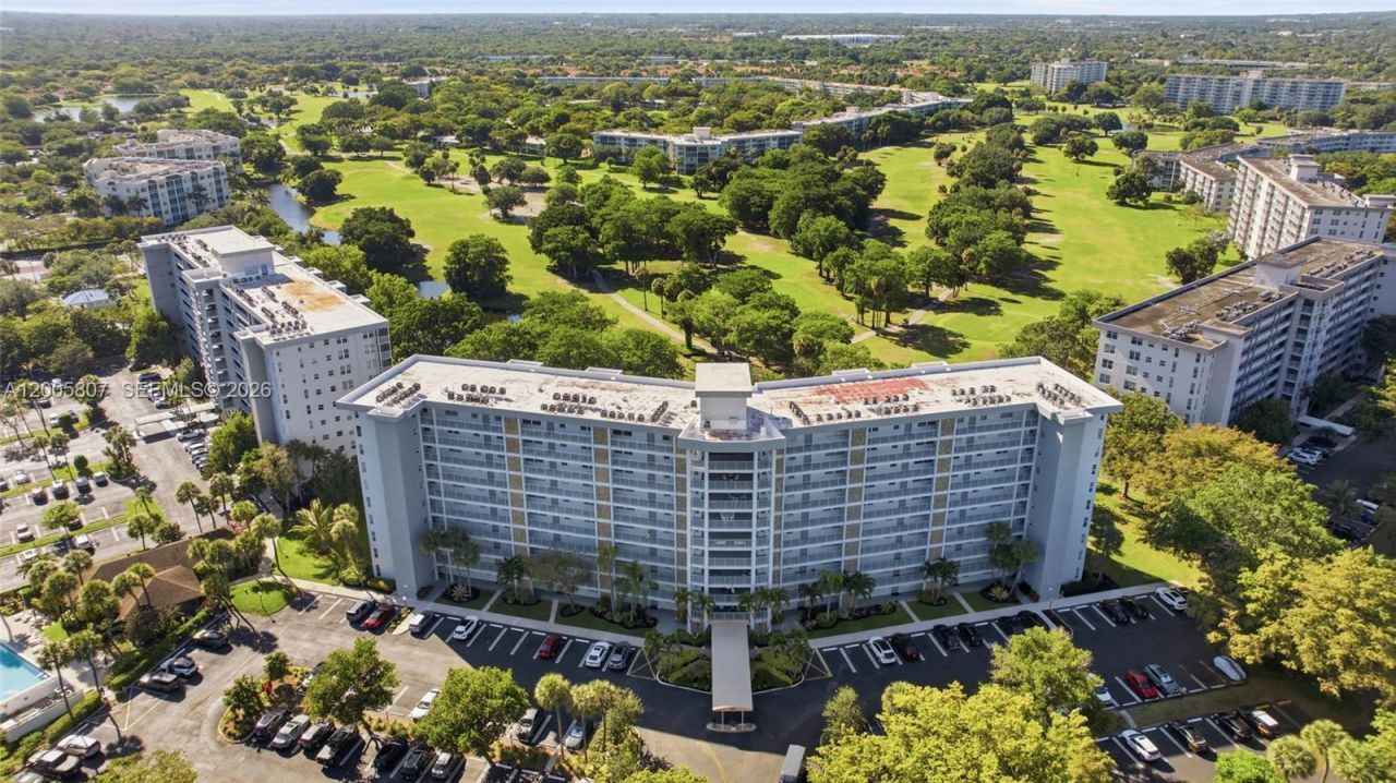 625 Oaks Dr , Unit 304, Pompano Beach, FL 33069 Photo