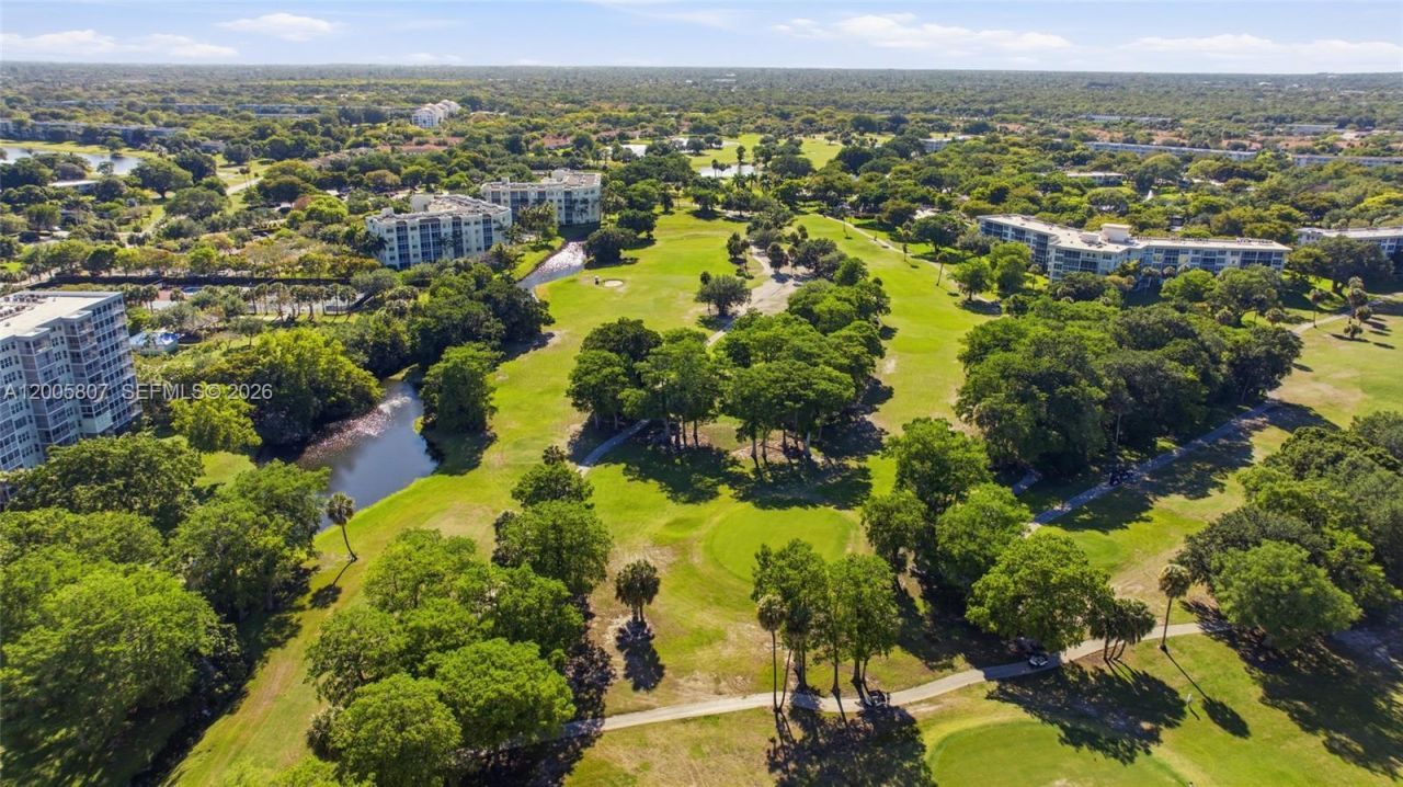 625 Oaks Dr , Unit 304, Pompano Beach, FL 33069 Photo