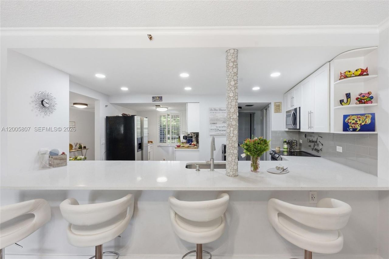 625 Oaks Dr , Unit 304, Pompano Beach, FL 33069 Photo