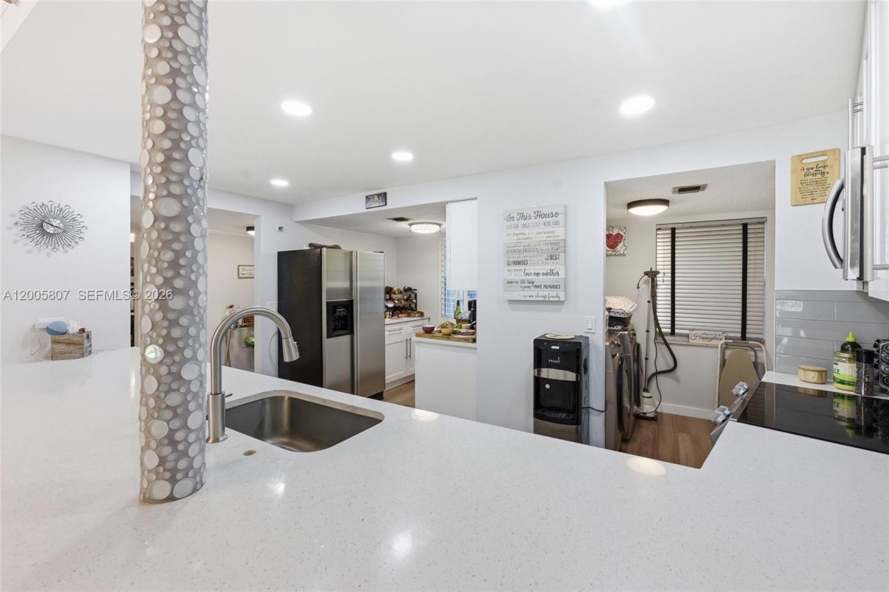 625 Oaks Dr , Unit 304, Pompano Beach, FL 33069 Photo