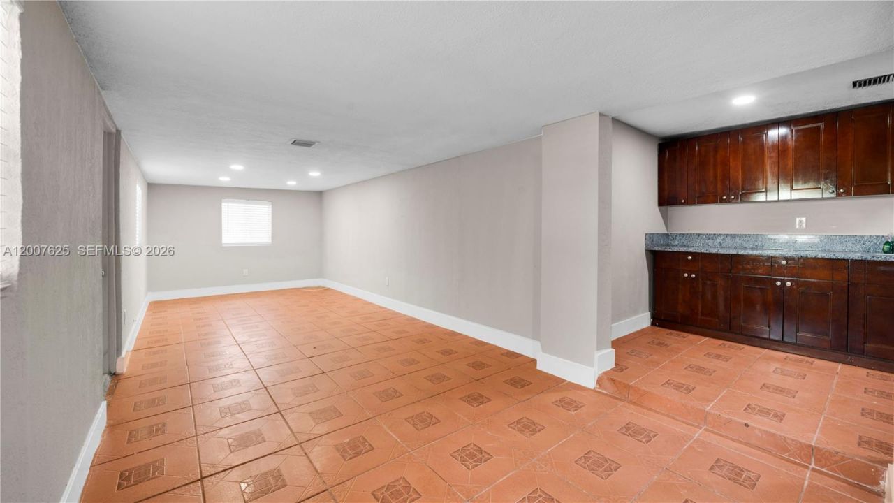 1124 NW 100th Ter, Unit 2, Miami, FL 33150 Photo