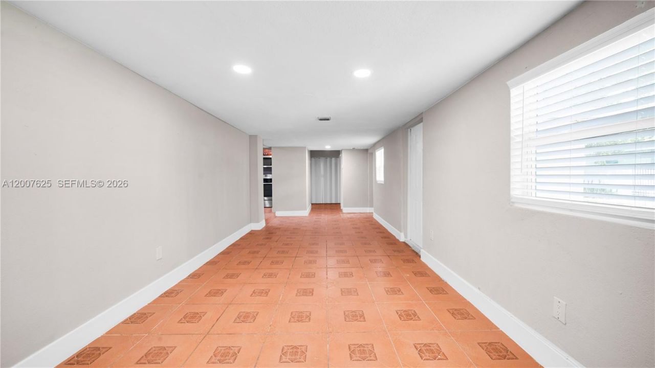 1124 NW 100th Ter, Unit 2, Miami, FL 33150 Photo