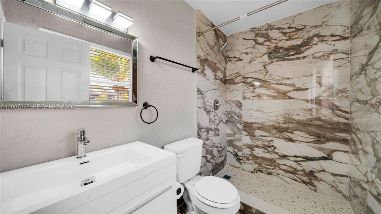 1124 NW 100th Ter, Unit 2, Miami, FL 33150 Photo