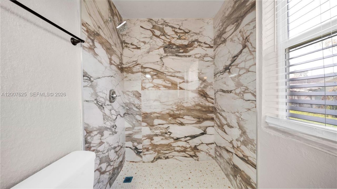 1124 NW 100th Ter, Unit 2, Miami, FL 33150 Photo