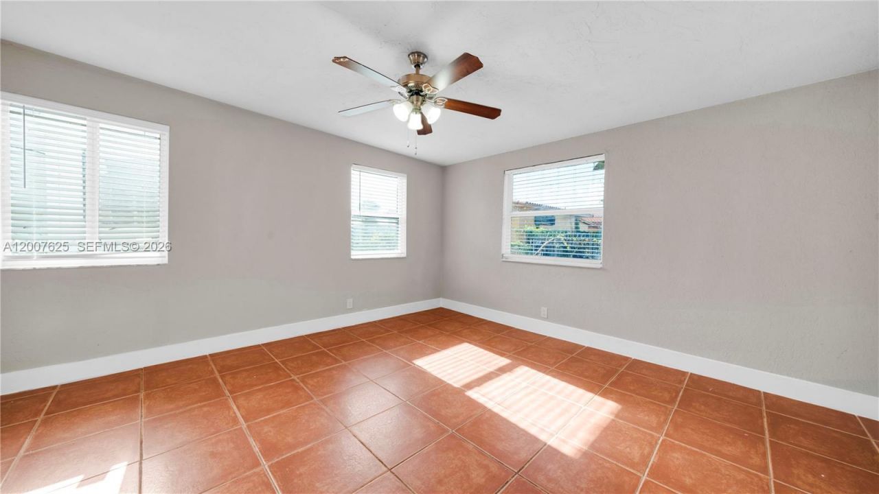 1124 NW 100th Ter, Unit 2, Miami, FL 33150 Photo