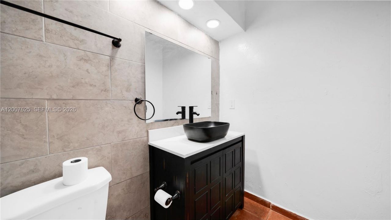1124 NW 100th Ter, Unit 2, Miami, FL 33150 Photo