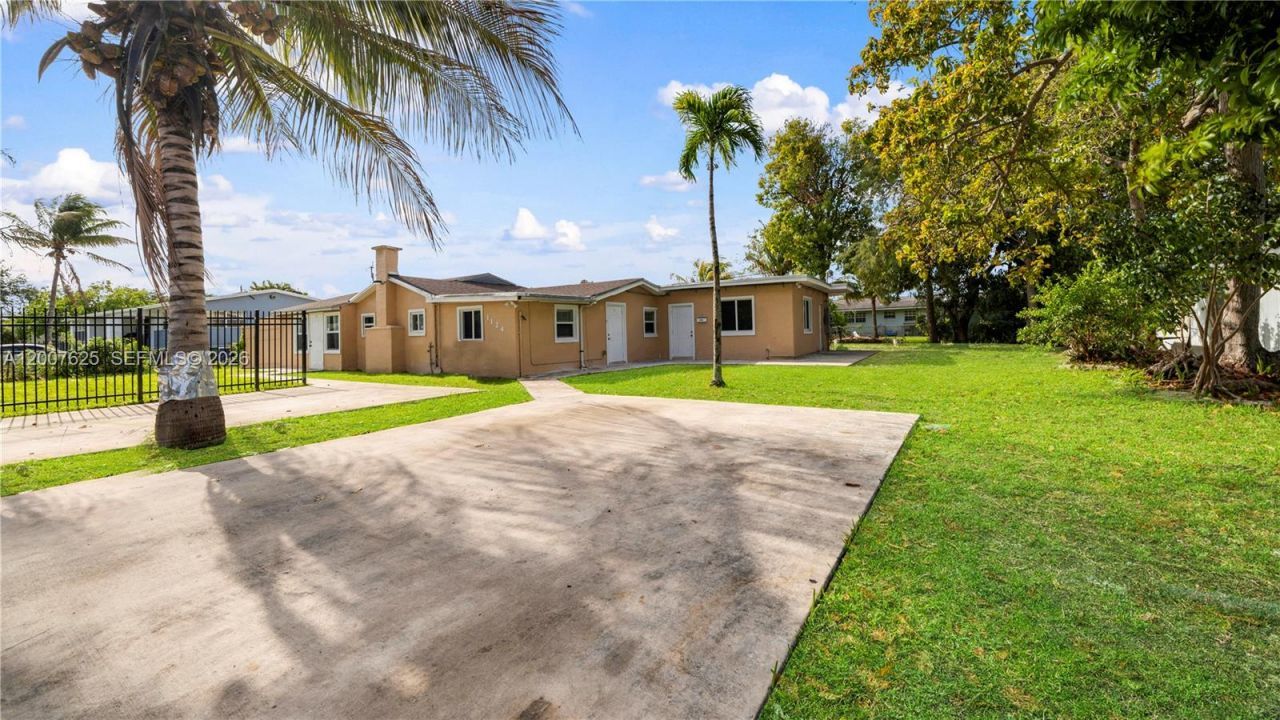 1124 NW 100th Ter, Unit 2, Miami, FL 33150 Photo