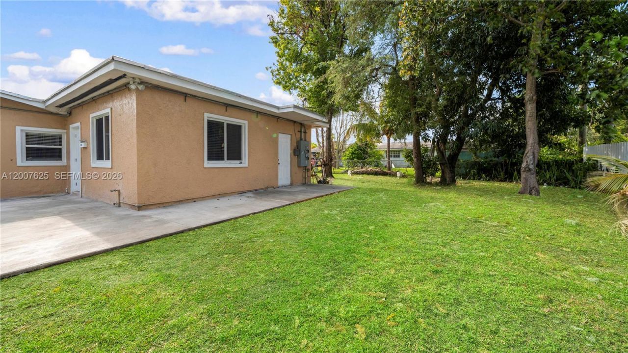 1124 NW 100th Ter, Unit 2, Miami, FL 33150 Photo