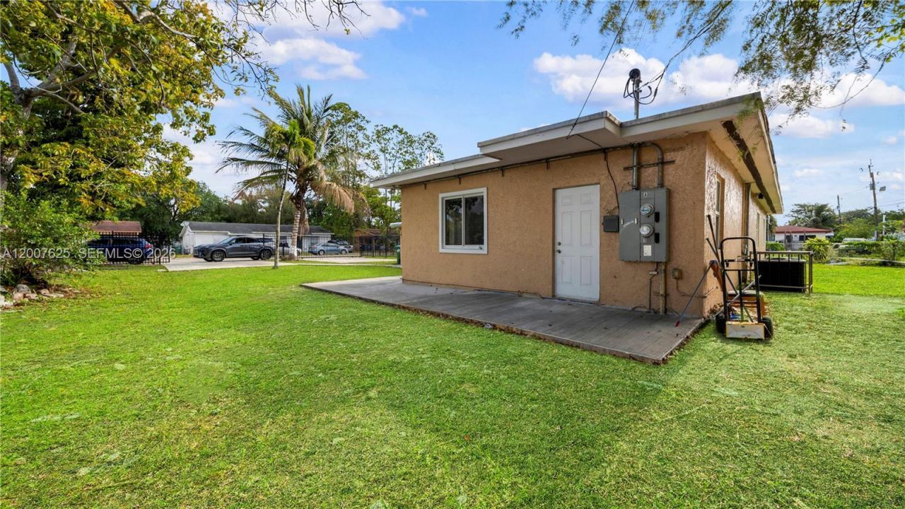 1124 NW 100th Ter, Unit 2, Miami, FL 33150 Photo