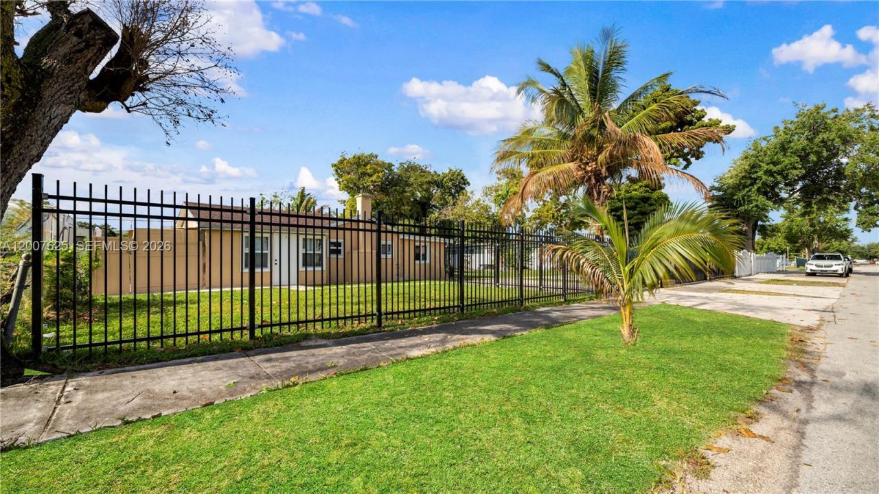 1124 NW 100th Ter, Unit 2, Miami, FL 33150 Photo