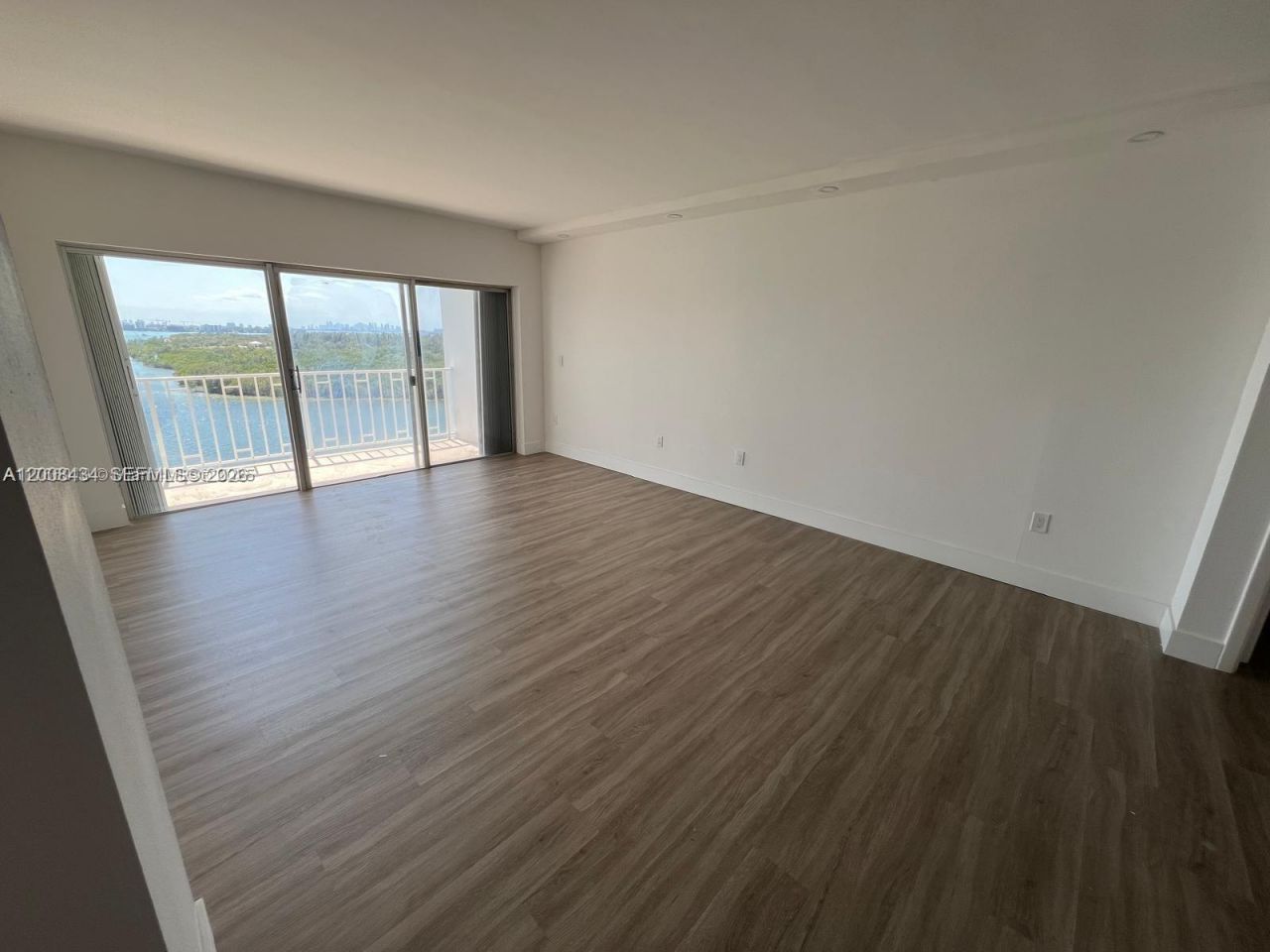 500 Bayview Dr , Unit 1120, Sunny Isles Beach, FL 33160 Photo