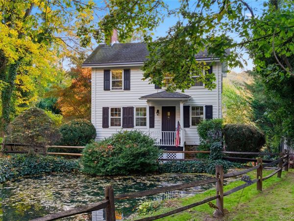 80 E Broadway , Roslyn, NY 11576