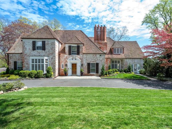 8 Rittenhouse Road, Bronxville, NY 10708