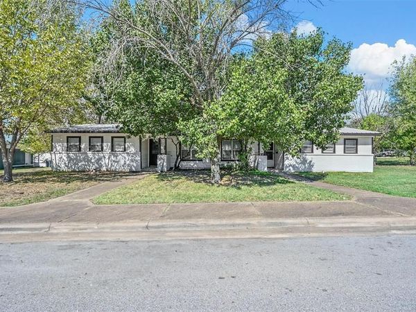 58 Pershing Drive , Denison, TX 75020