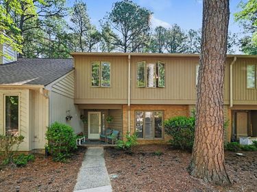 104 Old Stable Court, Chapel Hill, NC 27514