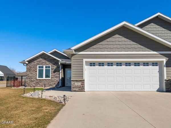 3801 DIAMOND Drive , Grand Forks, ND 58201