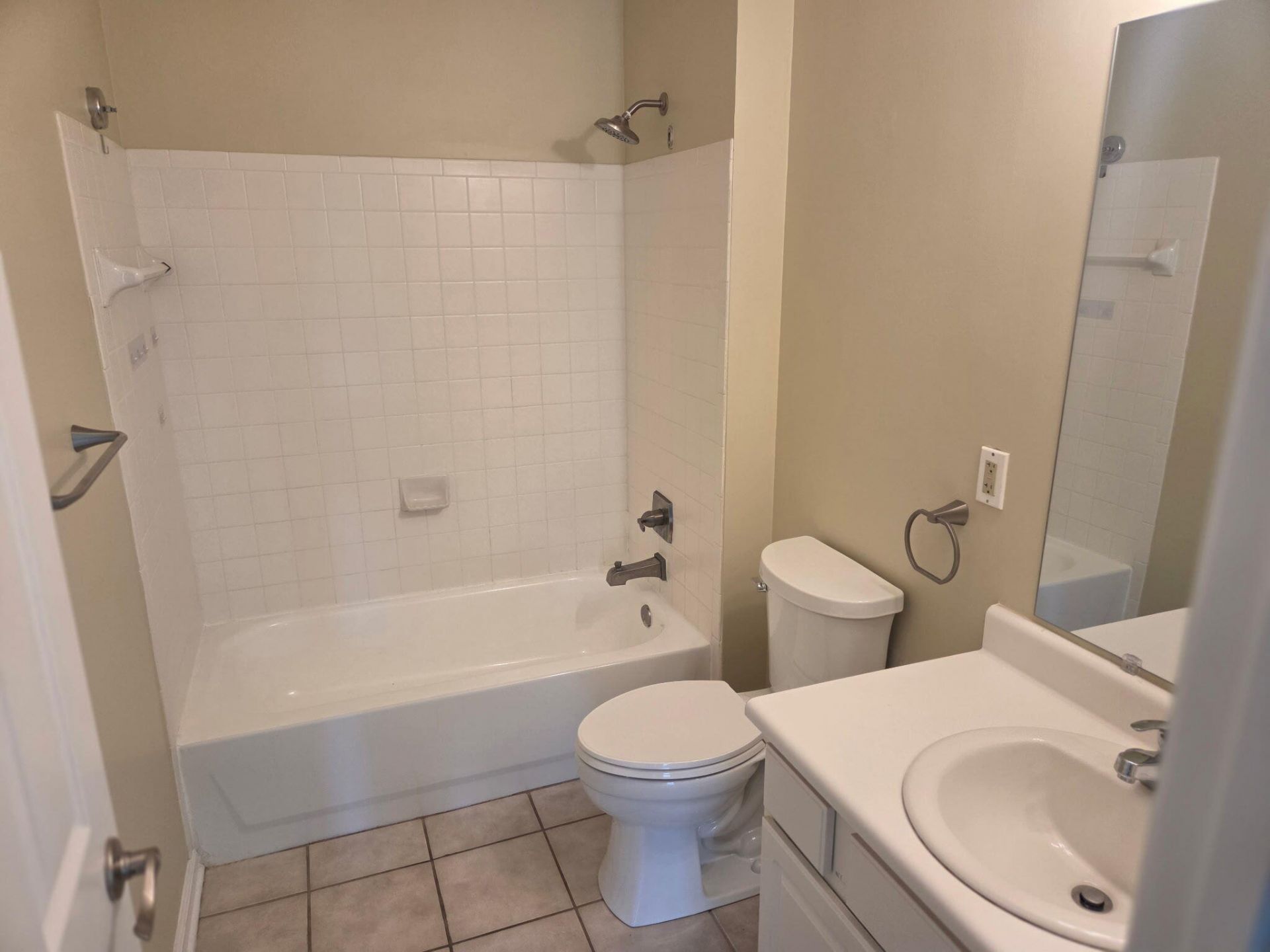 1600 Long Grove Drive Photo 11