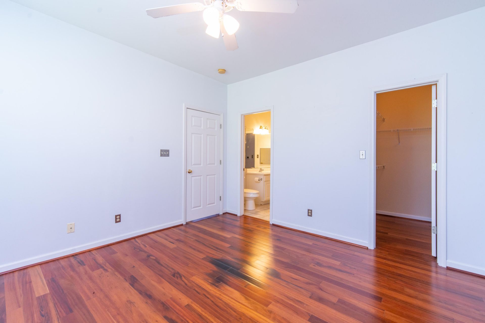 1600 Long Grove Drive Photo 12