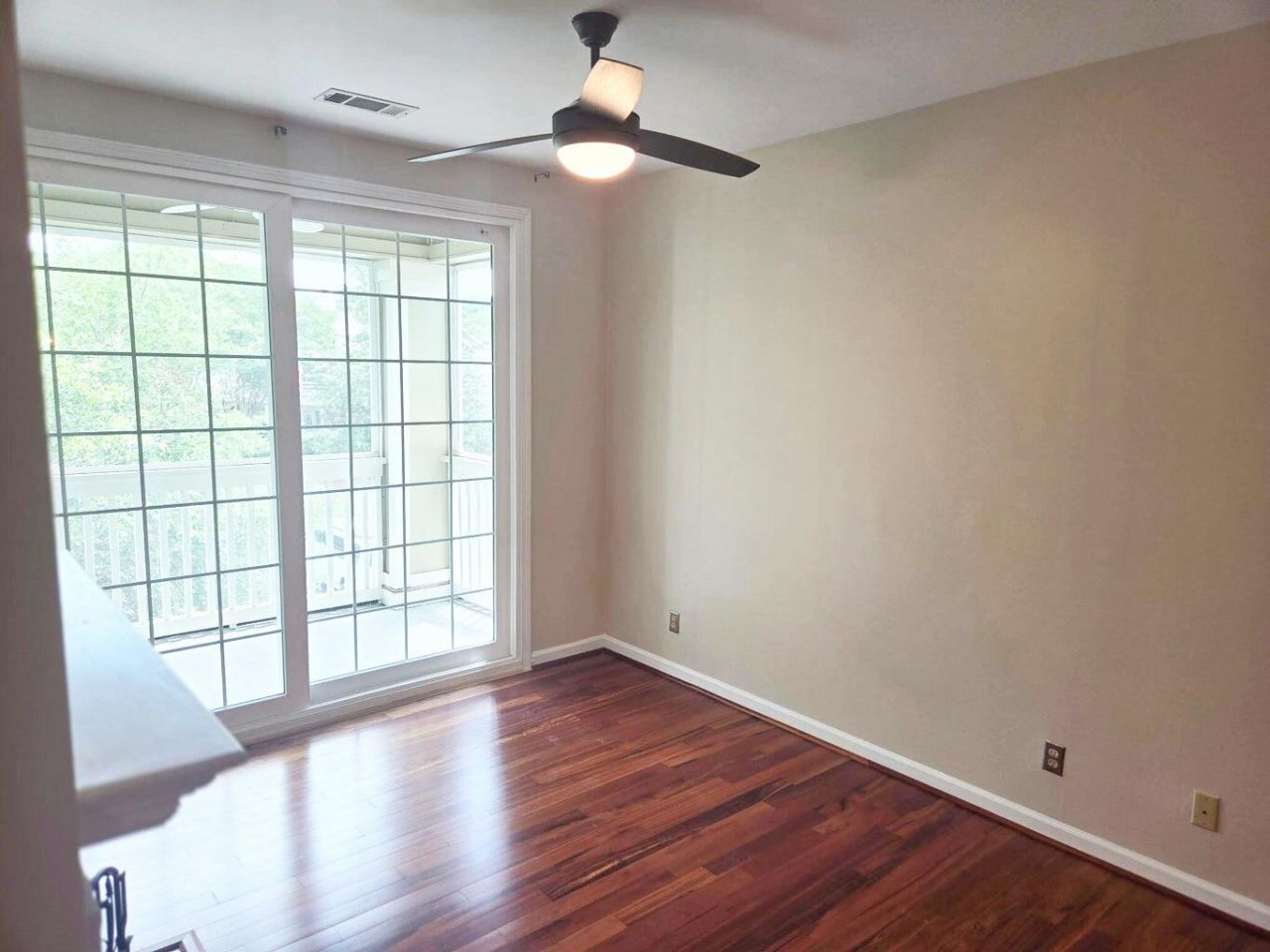 1600 Long Grove Drive Photo 7