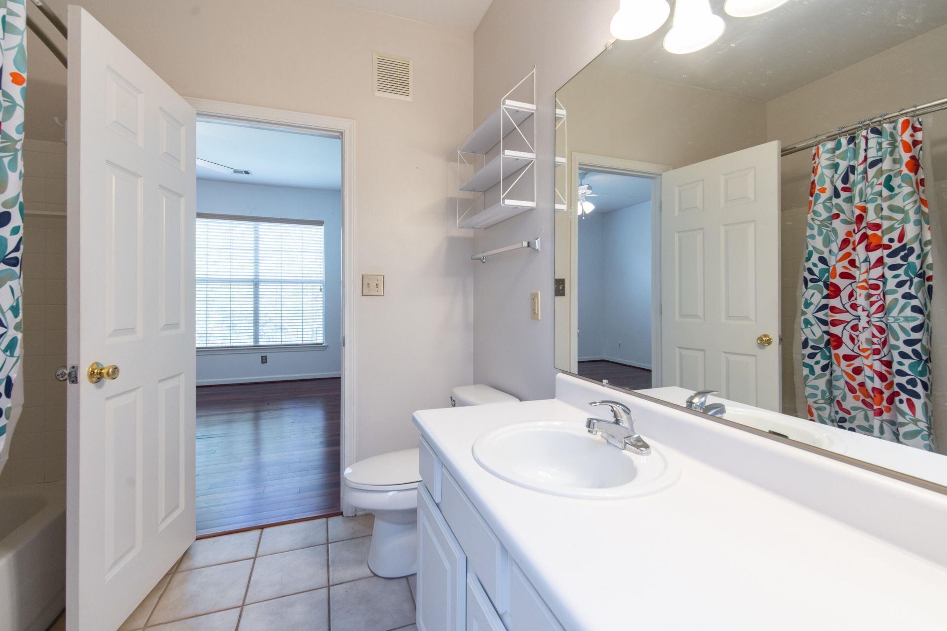 1600 Long Grove Drive Photo 9