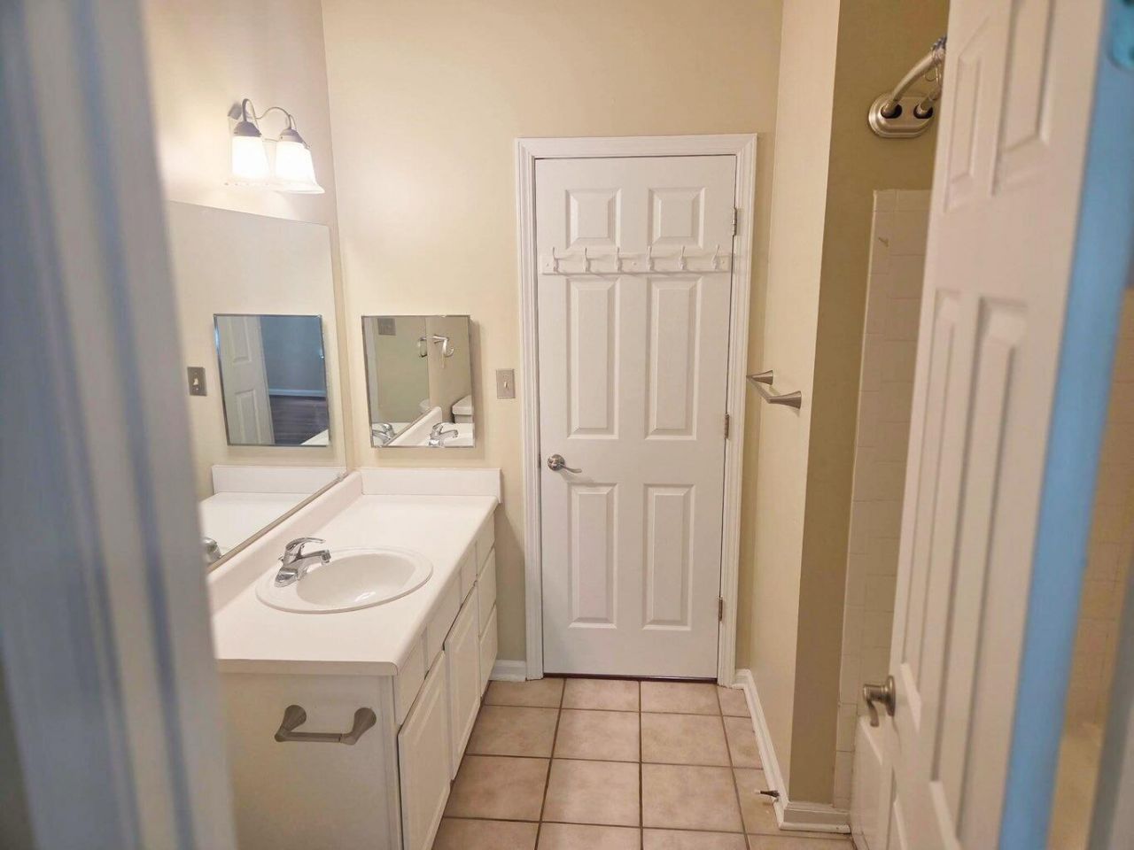 1600 Long Grove Drive Photo 9