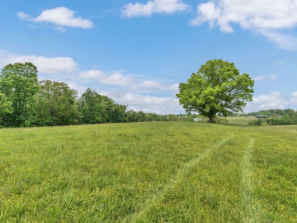 1528 Fairfield Rd , Westmoreland, TN 37186