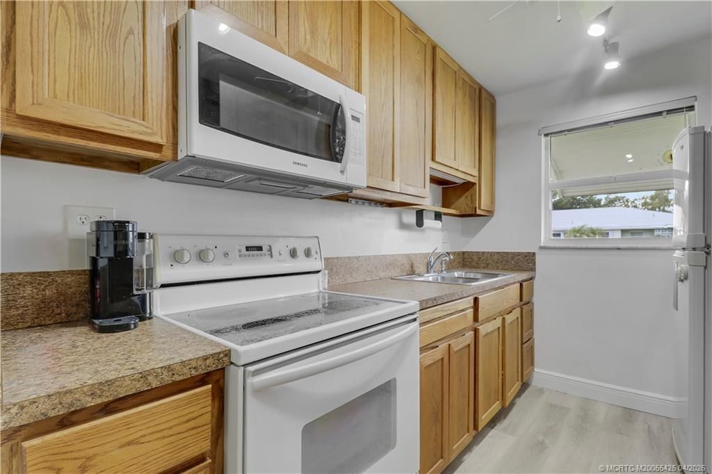 112 Lakes End Drive, Unit C, Fort Pierce, FL 34982 Photo