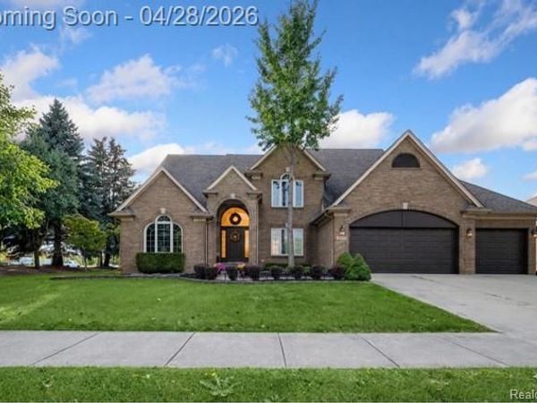 45021 Riverwoods Drive, Macomb Twp, MI 48044