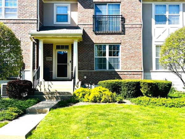 2585 Waterbury Lane , Buffalo Grove, IL 60089