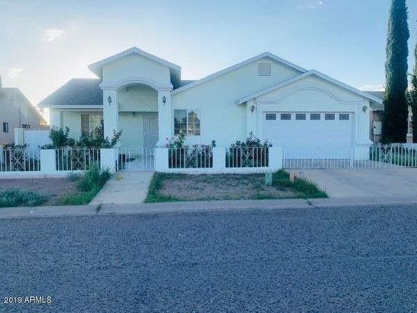 704 N Elizabeth Avenue, Douglas, AZ 85607