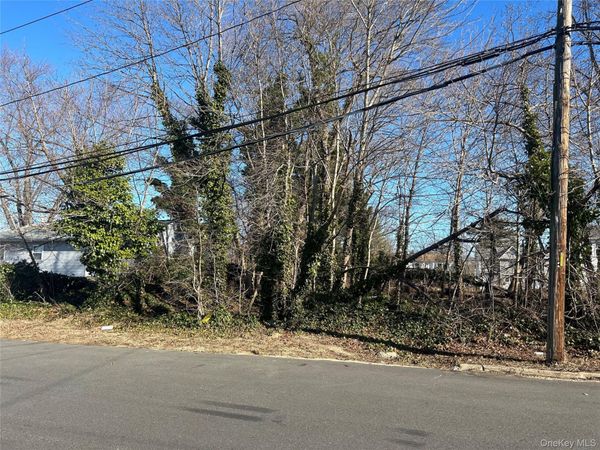 15 Chestnut Street , Wyandanch, NY 11798