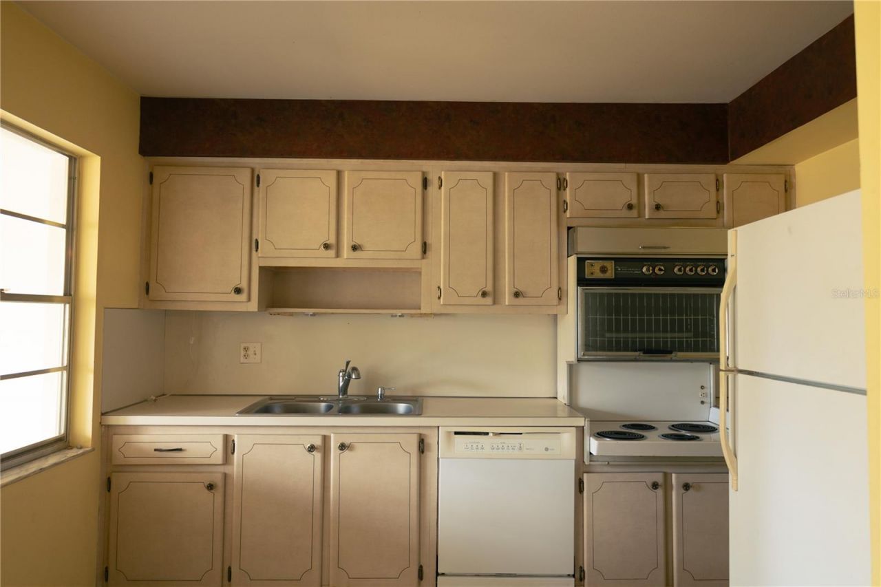 6645 1st Avenue N, Unit 103, Saint Petersburg, FL 33710 Photo