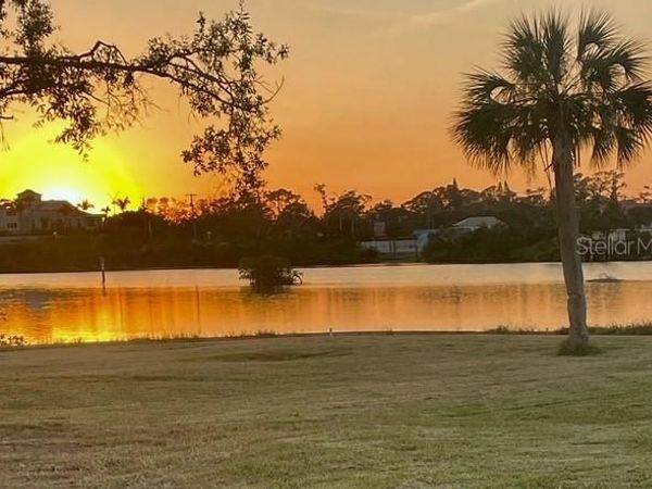 307 DONA DRIVE , NOKOMIS, FL 34275