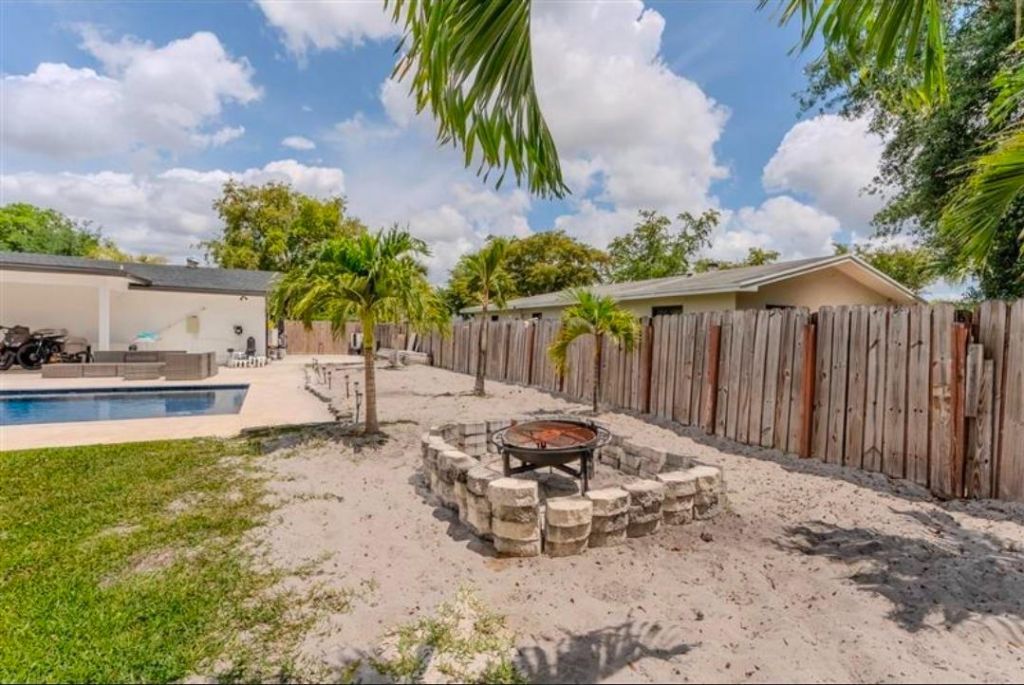 7520 NW 8th Court, Plantation, FL 33317 Photo
