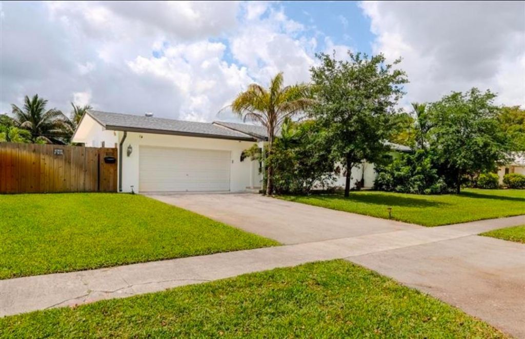 7520 NW 8th Court, Plantation, FL 33317 Photo