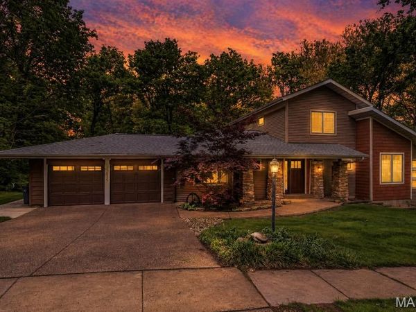 12839 Huntercreek Road, St Louis, MO 63131