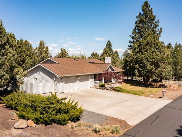 892 NW Chelsea Loop, Bend, OR 97703
