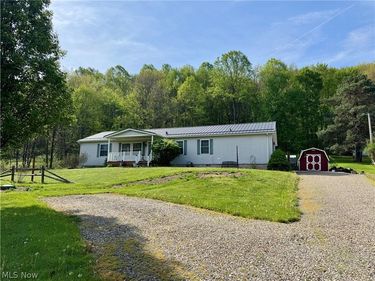 1816 Mud Run Road SE, New Philadelphia, OH 44663