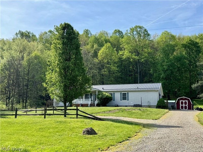 1816 Mud Run Road SE, New Philadelphia, OH 44663 Photo 2