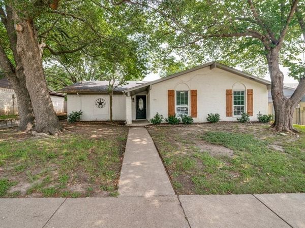 922 Meadowdale Circle, Garland, TX 75043