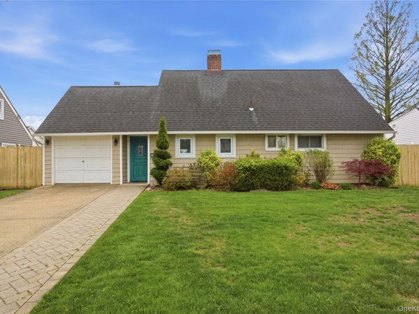 42 Saddler Lane , Levittown, NY 11756