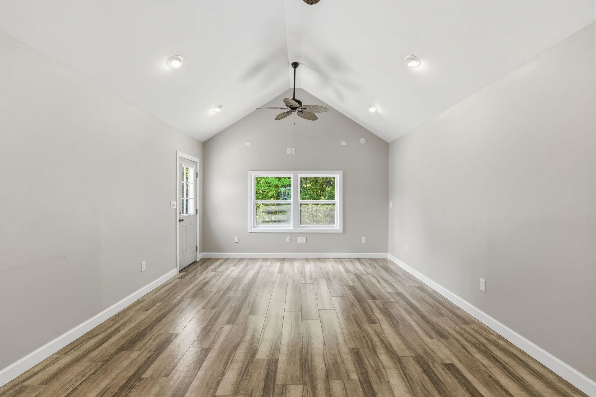 4374 Bradford Circle Photo 13